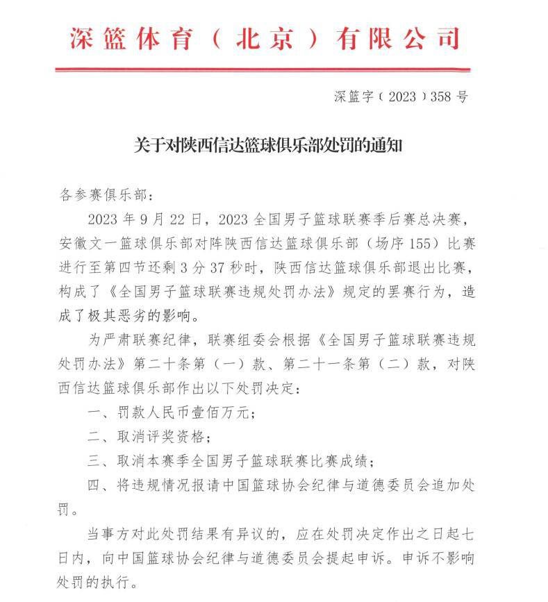 这是一部极其超卓的关于人与天然的片子。1902年和1907年，沙俄军官阿尔谢尼耶夫两次带领勘察队到乌苏里地域探险，都巧遇赫哲族老猎手德尔苏·乌扎拉。德尔苏.乌扎拉为勘察队充任领导，并拯救了阿尔谢尼耶夫的生命，与之成立了深挚的交谊。德苏对年夜天然相当领会与尊敬，藉由他的示范 与看法，让人们领会年夜天然的伟年夜与残暴，人是可以与年夜天然和平相处，但当年夜天然被粉碎时，人们将是第一个遭殃。德苏是一个神枪手，但后来在一次狩猎时，德苏发现本身的眼睛由于身体朽迈而退化，看不清猎物了，十分懊丧。他随阿尔谢尼耶夫到年夜城市伯力栖身。可是，城市文明德苏却没法习惯，城市和他曩昔赖以保存的处所，那片质朴的天然年夜地是完全分歧的。猎人分开枪，分开了他所熟习的情况，恍如鱼儿分开了水。“城里没法打猎，不打猎就没有貂”“我俄然驰念空气。”他象是被软禁了一般，忽忽不乐。德苏执意回到山里，回到那片密林。可是，猎人没有好的目力，即是最年夜的悲剧。猎人不克不及猎杀，本身便被会猎杀。英勇的德苏固然带着阿尔谢尼耶夫送给他的新猎枪，可是他却死了……